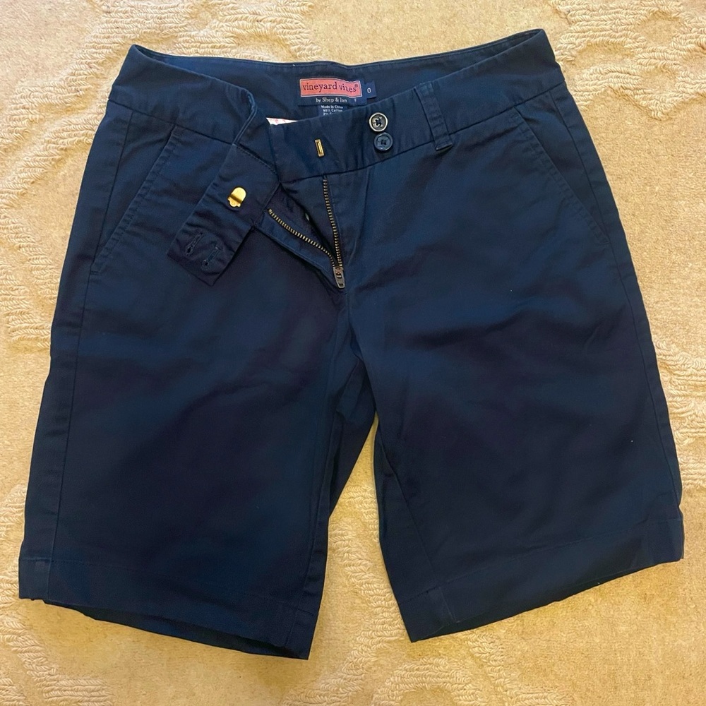 Vineyard Vines size 0 navy 7 inch shorts